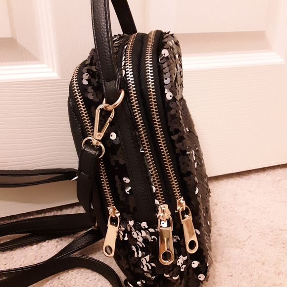 Mini sequin  backpack - Picture 2 of 4